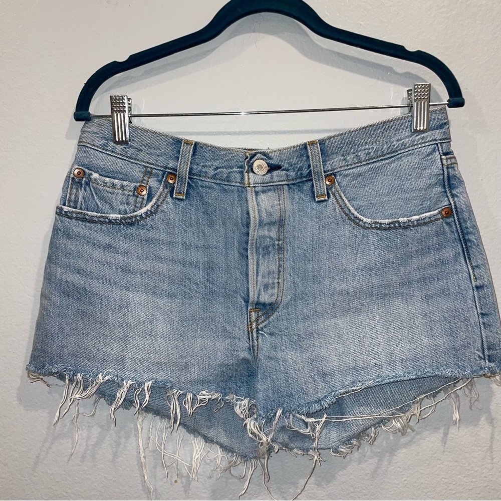 Levi’s jean shorts size 28